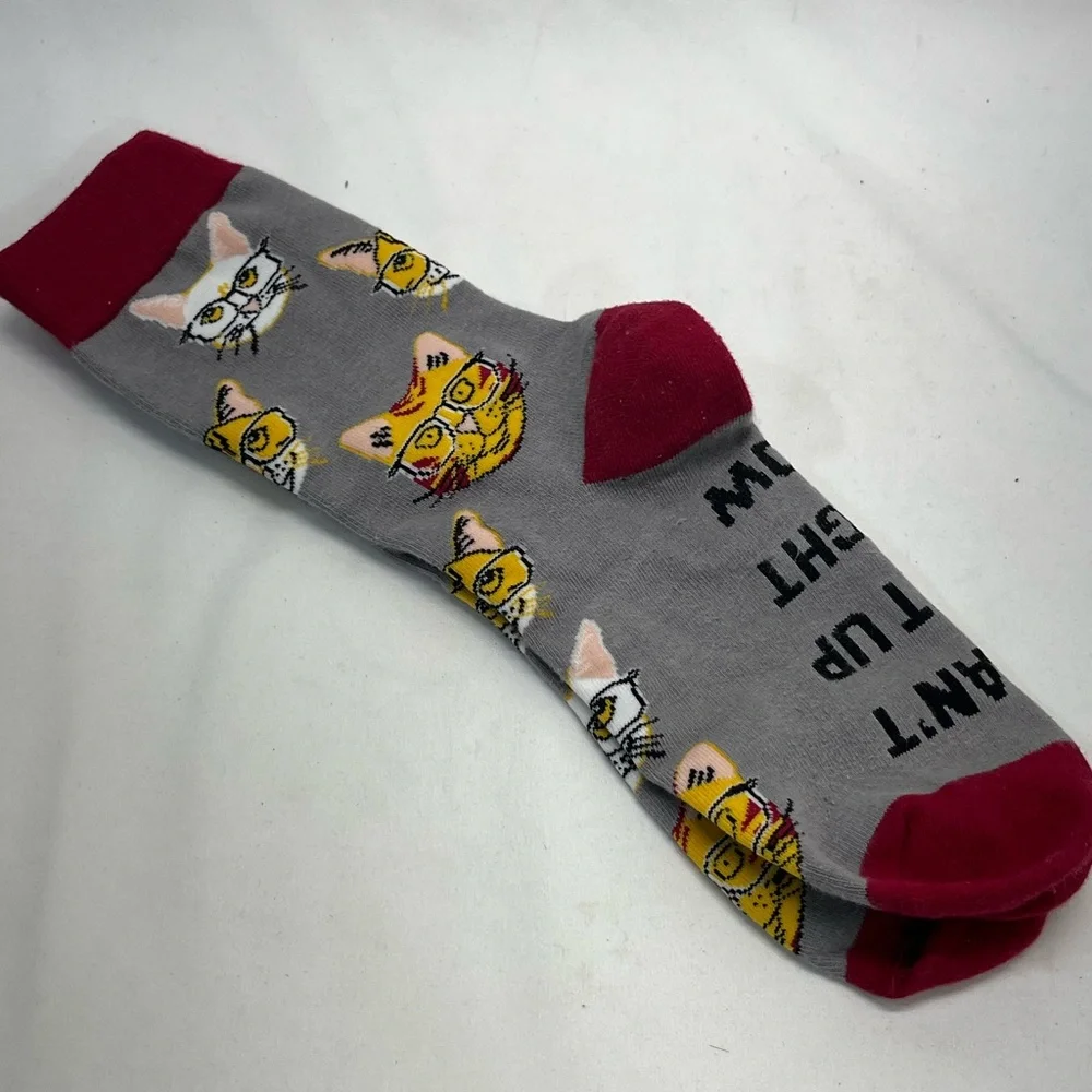 CAT PRINT SOCKS WITH I CAN’T GET UP RIGHT NOW‎ UNISEX 7-11 GRAY/BURGUNDY NEW
